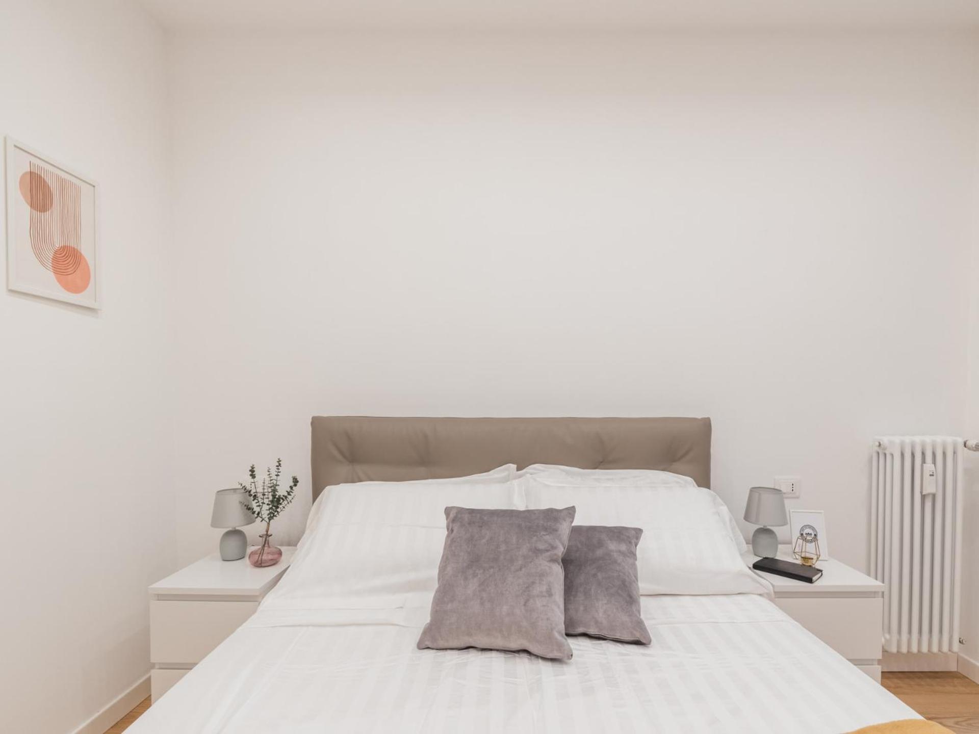 The Rent - Modern One-bedroom In The Cipro Area Apartment